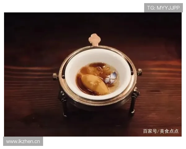 亚历克斯·摩根家的晚餐盘子比我一个月工资还贵吧？