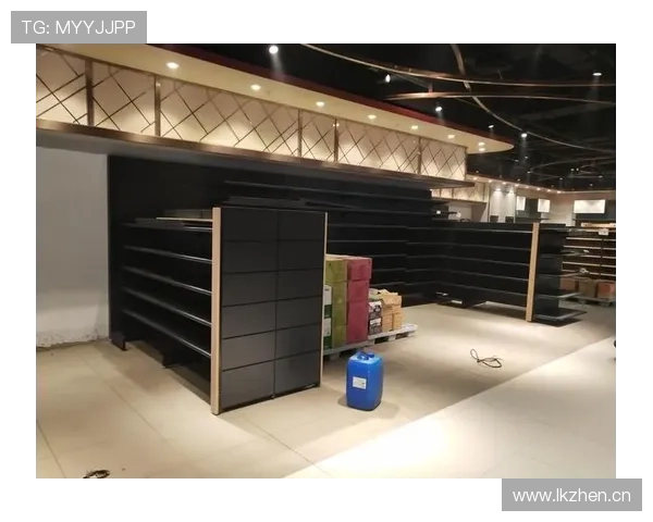 刷到杨昊床头柜那张图，名牌堆得跟小店货架，我瞬间想删社交账号